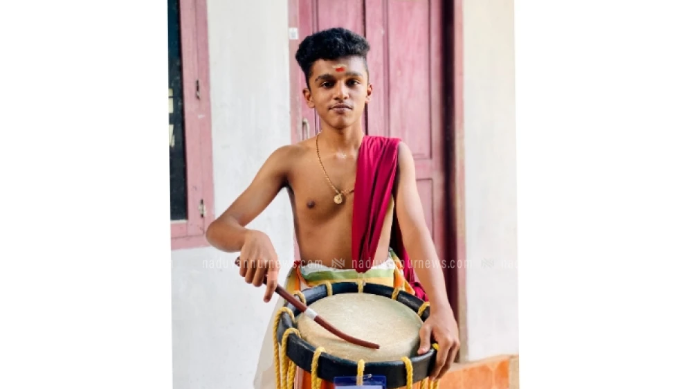  തായമ്പകയിൽ കൊട്ടിക്കയറി ശ്രീഹരി; സംസ്ഥാന തലത്തിലേക്ക് യോഗ്യത നേടിയത് ഒന്നാം സ്ഥാനത്തോടെ