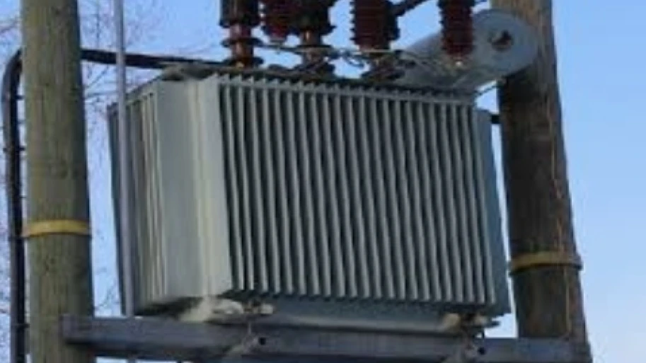 ബാലുശ്ശേരി മുക്കിലെ ട്രാൻസ്ഫോമർ അപകട ഭീഷണി ഉയർത്തുന്നു