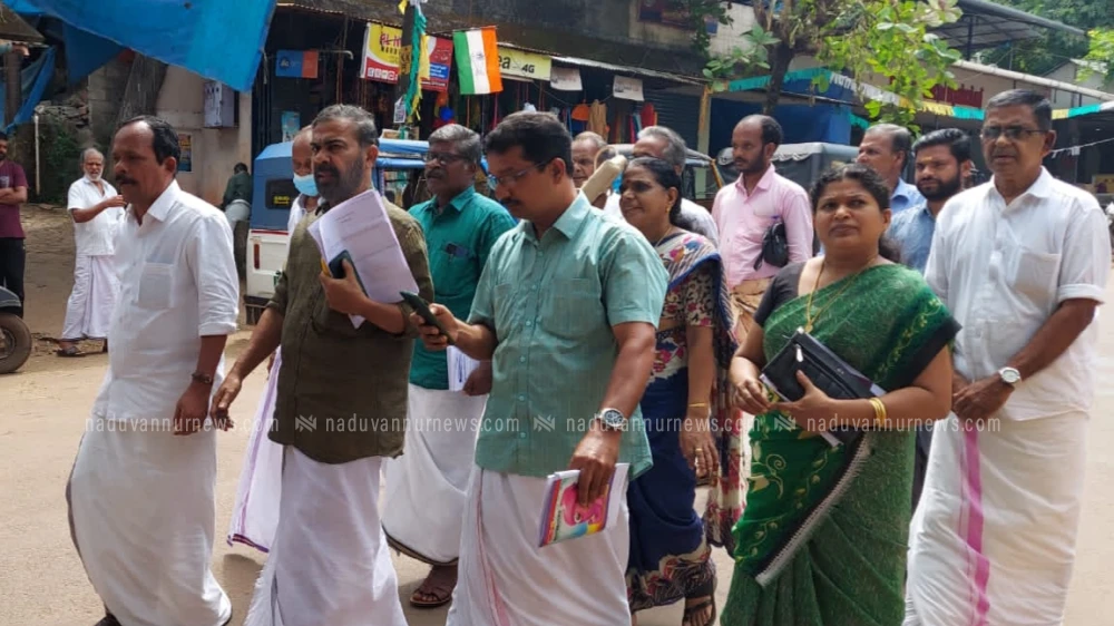 ഓംബുഡ്സ്മൻ വിധി പഞ്ചായത്ത് അംഗീകരിച്ചില്ല, യു.ഡി.എഫ് അംഗങ്ങൾ ഇറങ്ങിപ്പോയി