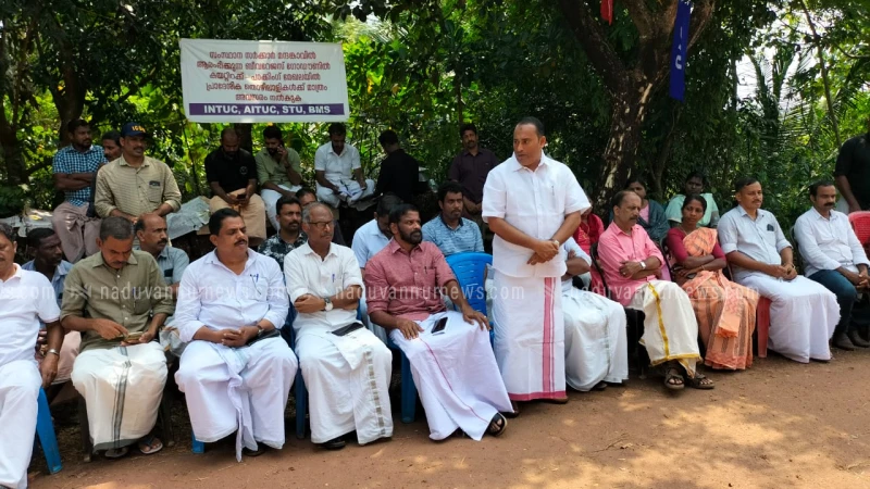 മന്ദങ്കാവ് ബെവ്കോ സമരം ശക്തമാക്കി തൊഴിലാളികൾ