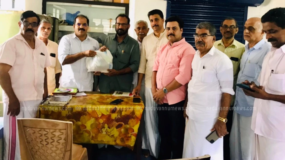 നടുവണ്ണൂർ പാലിയേറ്റിവ് കെയർ സൊസൈറ്റിക്ക് ഓണക്കിറ്റ് സമർപ്പിച്ചു