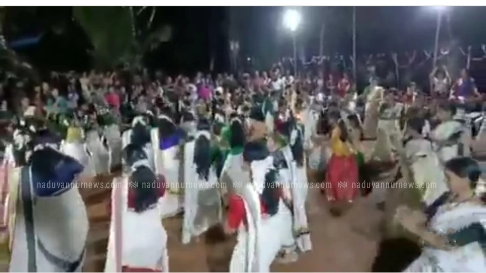 ആവേശമായി കൈതക്കലിൽ അറുപത് മങ്കമാർ അണിനിരന്ന മെഗാ തിരുവാതിര