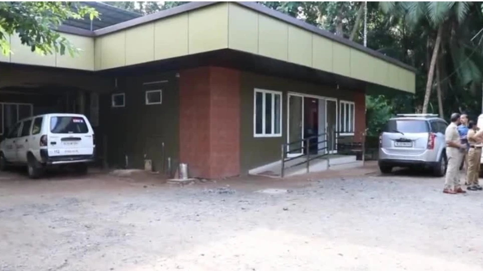 സ്കൂട്ടറുകൾ തമ്മിലിടിച്ച് ഒരാൾക്ക് പരിക്ക് അപകട ശേഷം യുവാവ് സ്കൂട്ടറുമായി കടന്നു