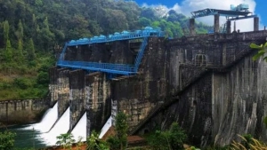 
                        പെരുവണ്ണാമൂഴി അണക്കെട്ടിന്റെ മുകളിൽ കയറുന്നതിന് സന്ദർശകർക്ക് നിയന്ത്രണം