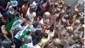 
                        പ്രൊവിഡൻസ് സ്കൂളിലെ ഹിജാബ് വിലക്കിനെതിരെ എം എസ് എഫ് മാർച്ച്