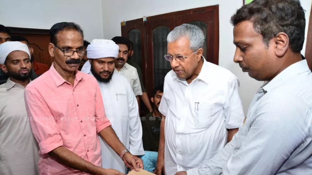 എലത്തൂർ ട്രെയിൻ ദുരന്തത്തിൽ മരിച്ചവരുടെ വീടുകൾ മുഖ്യമന്ത്രി സന്ദർശിച്ചു