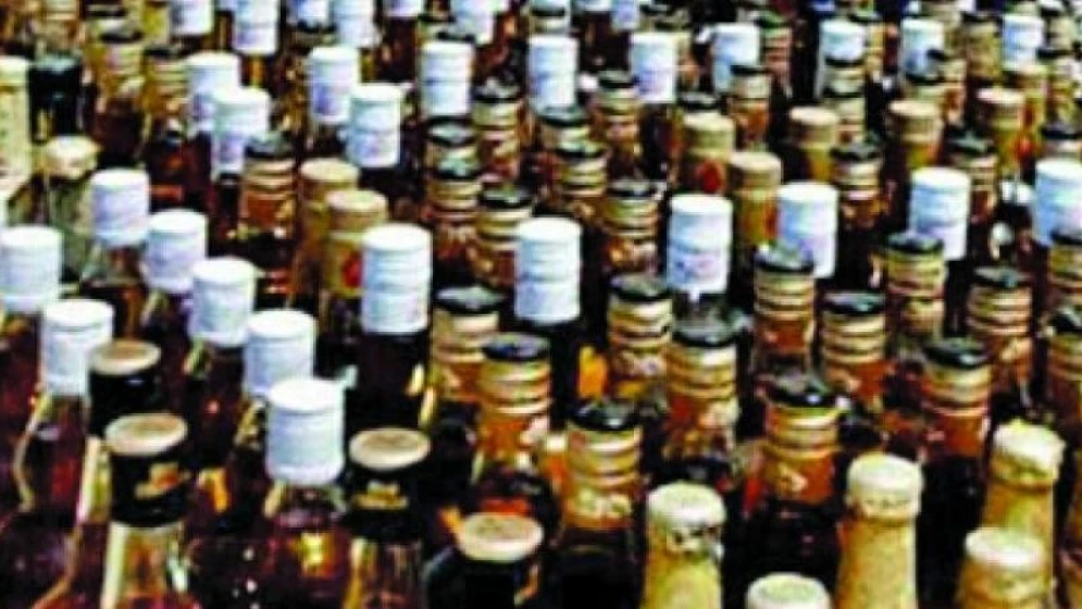 കോഴിക്കോട്ട് നേത്രാവതി എക്സ്പ്രസിൽ കടത്താൻ ശ്രമിച്ച 440 കുപ്പി മദ്യം പിടിച്ചു