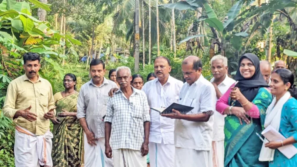 കനാലിൽ വെള്ളമെത്തിക്കാത്തതിനെതിരെ നടന്ന് പ്രതിഷേധം