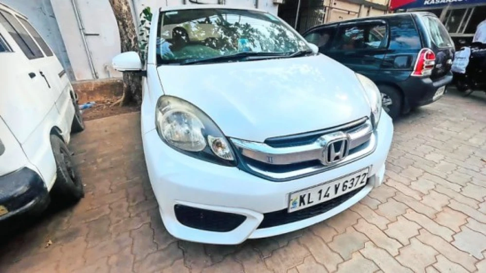 താമരശേരിയിൽ പ്രവാസിയെ തട്ടിക്കൊണ്ടു പോയതെന്നു കരുതുന്ന കാർ കണ്ടെത്തി 