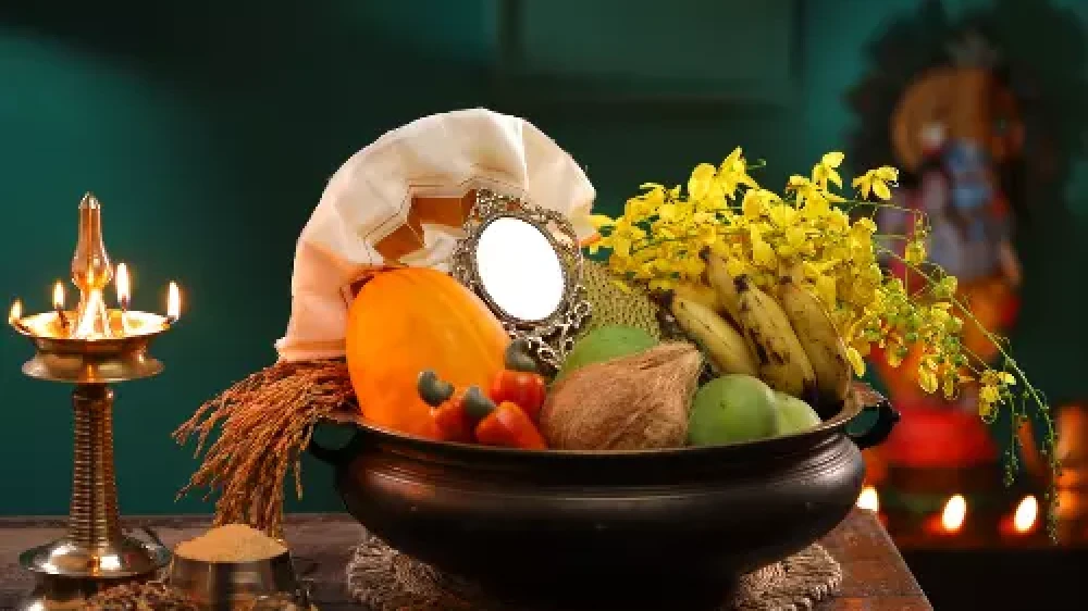 വിഷുവിനെ വരവേറ്റ് മലയാളി;  ഗുരുവായൂർ അടക്കം ക്ഷേത്രങ്ങളിൽ തിരക്ക്