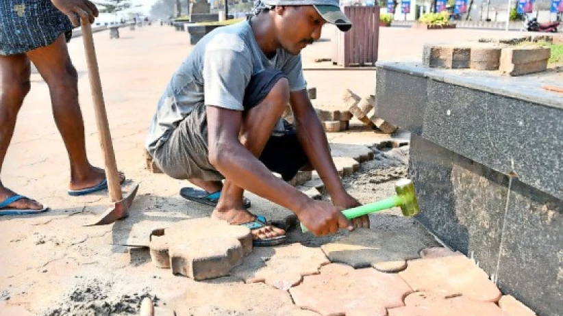 കോഴിക്കോട് ബീച്ച് നടപ്പാത അറ്റകുറ്റ പണികളിലേക്ക് 