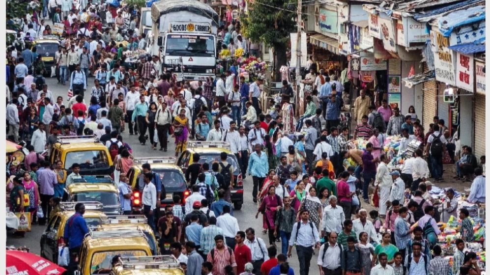  ജനസംഖ്യയിൽ ചൈനയെ മറികടക്കാന്‍ ഇന്ത്യ ; ഈ വര്‍ഷം പകുതിയോടെ ജനസംഖ്യയില്‍ ഒന്നാം സ്ഥാനത്ത്