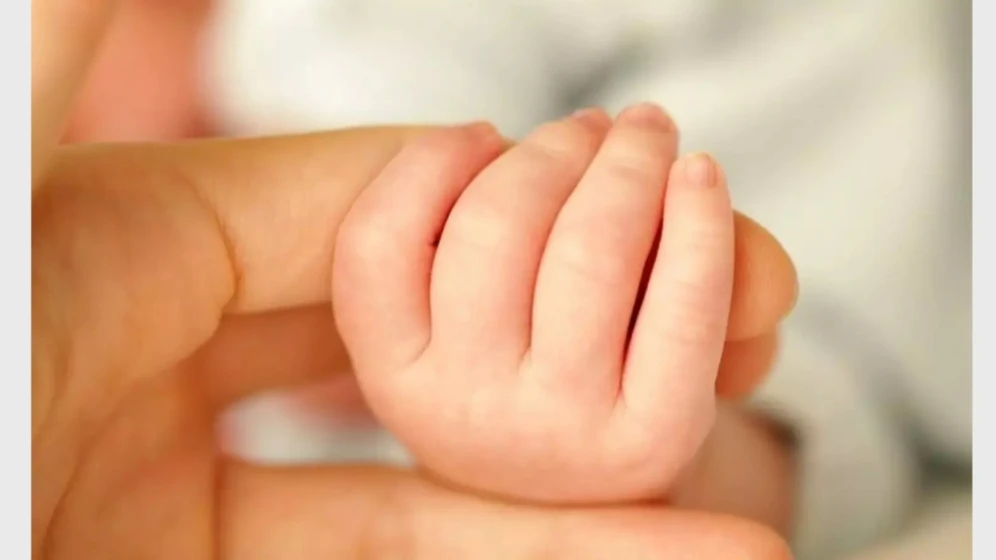 വർഷങ്ങളായി മക്കളില്ല, സ്നേഹബന്ധത്തിന്റെ പുറത്താണ് കുഞ്ഞിനെ നൽകിയത്’;  പ്രതികരണവുമായി കുഞ്ഞിനെ വാങ്ങിയ സ്ത്രീ