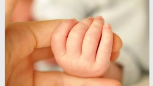 
                        വർഷങ്ങളായി മക്കളില്ല, സ്നേഹബന്ധത്തിന്റെ പുറത്താണ് കുഞ്ഞിനെ നൽകിയത്’;  പ്രതികരണവുമായി കുഞ്ഞിനെ വാങ്ങിയ സ്ത്രീ