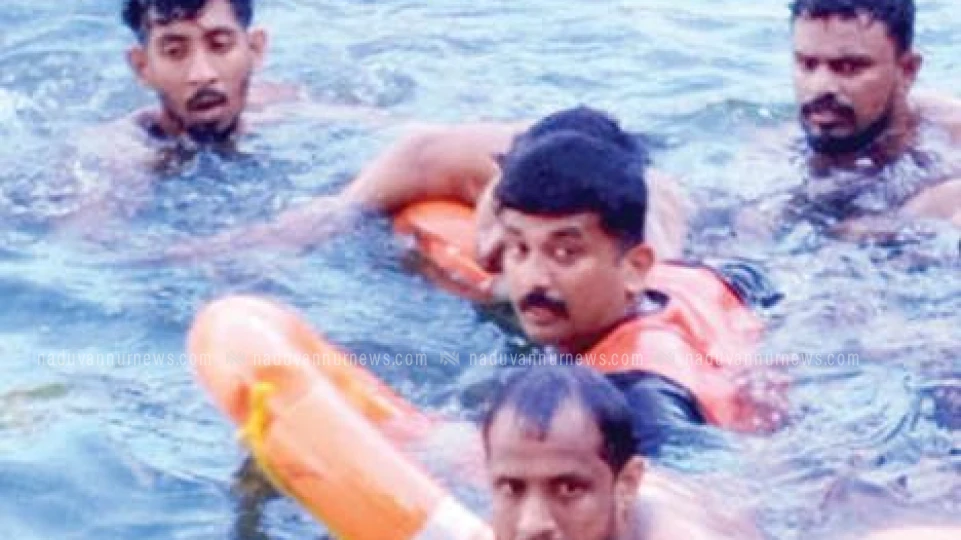 ഒഴുക്കിൽപ്പെട്ട വിദ്യാർഥിയെ അഗ്നിരക്ഷാസേന രക്ഷപ്പെടുത്തി