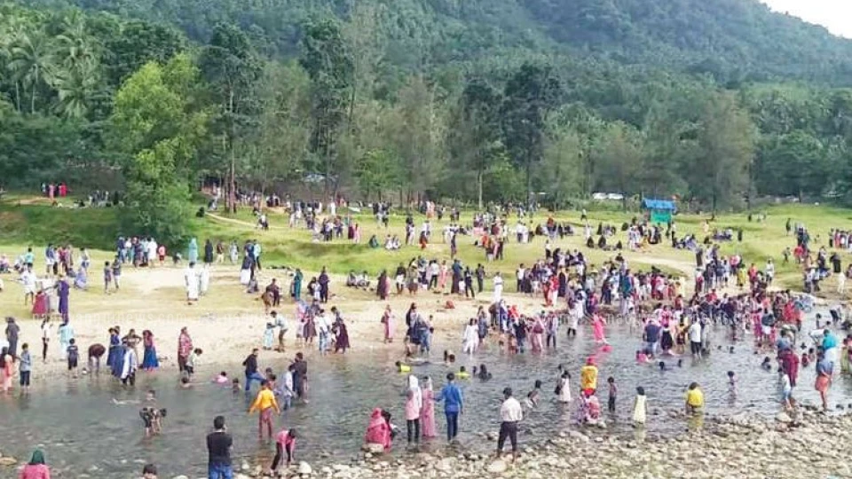 ഓണാഘോഷത്തിൽ വിനോദസഞ്ചാരകേന്ദ്രങ്ങൾ വീർപ്പുമുട്ടി