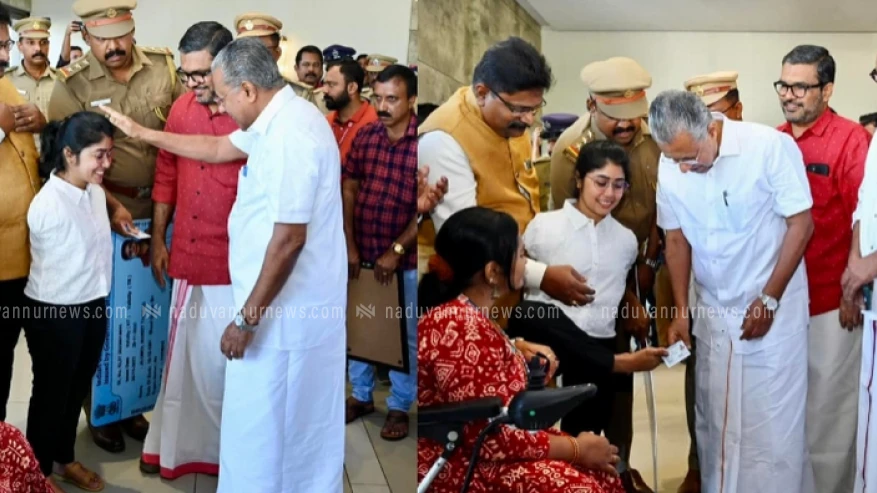 ‘കാലുകൾ കൊണ്ട് വാഹനമോടിച്ച് ലൈസൻസ് നേടി ജിലുമോൾ’