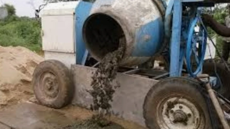 അത്തോളിയിൽ കോൺക്രീറ്റ് മിക്സിങ്ങ് മെഷിനുള്ളിൽ കൈ കുടുങ്ങി തൊഴിലാളിക്ക് പരിക്ക്