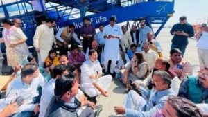 
                        മോദിക്കെതിരായ പരാമർശത്തിൽ കോൺഗ്രസ് നേതാവ് പവൻ ഖേര അറസ്റ്റിൽ, റൺവേയിൽ പ്രതിഷേധം