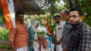 
                        ഗാന്ധി സ്മൃതി ദീപം തെളിക്കും