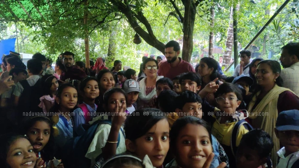  ബഷീർ ദിനത്തിൽ വൈക്കം മുഹമ്മദ് ബഷീറിന്റെ വസതി സന്ദർശിച്ച് ജി.എം.എൽ.പി. സ്കൂൾ വിദ്യാർത്ഥികൾ