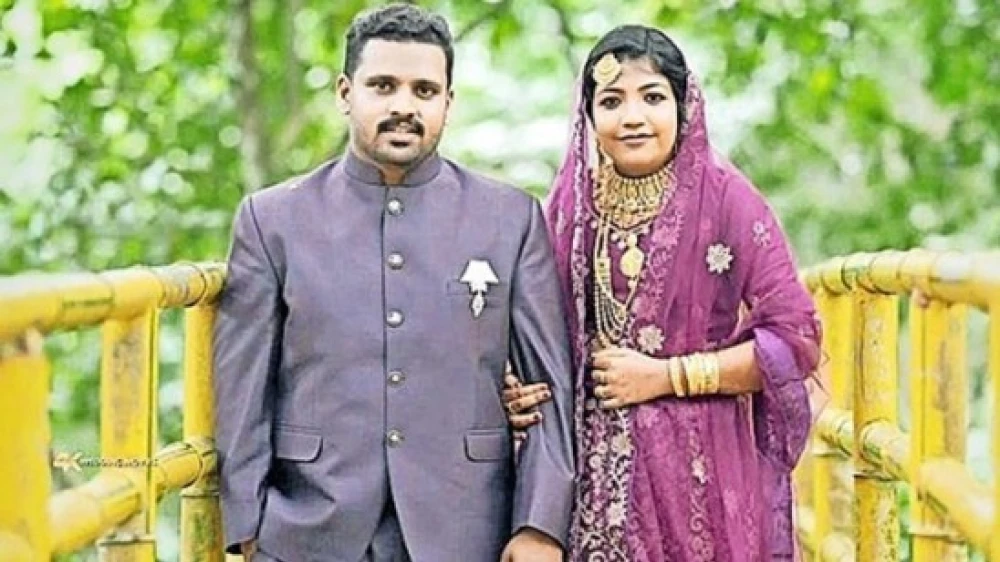 ഫോട്ടോ എടുക്കുന്നതിനിടെ പുഴയിൽ വീണ നവദമ്പതികളുടെ മൃതദേഹം കണ്ടെത്തി