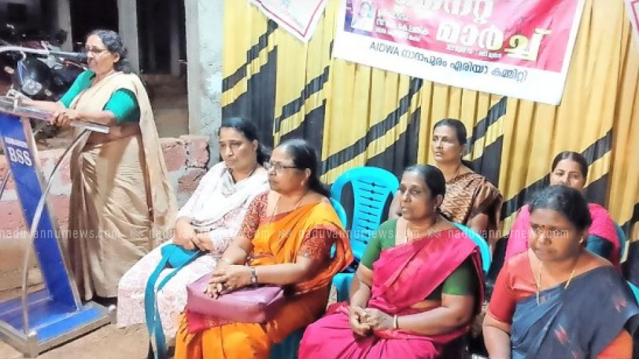 ഗുസ്‌തി താരങ്ങൾക്ക്‌ ഐക്യദാർഢ്യമായി മഹിളകളുടെ നൈറ്റ്‌ മാർച്ച്‌ നടത്തി