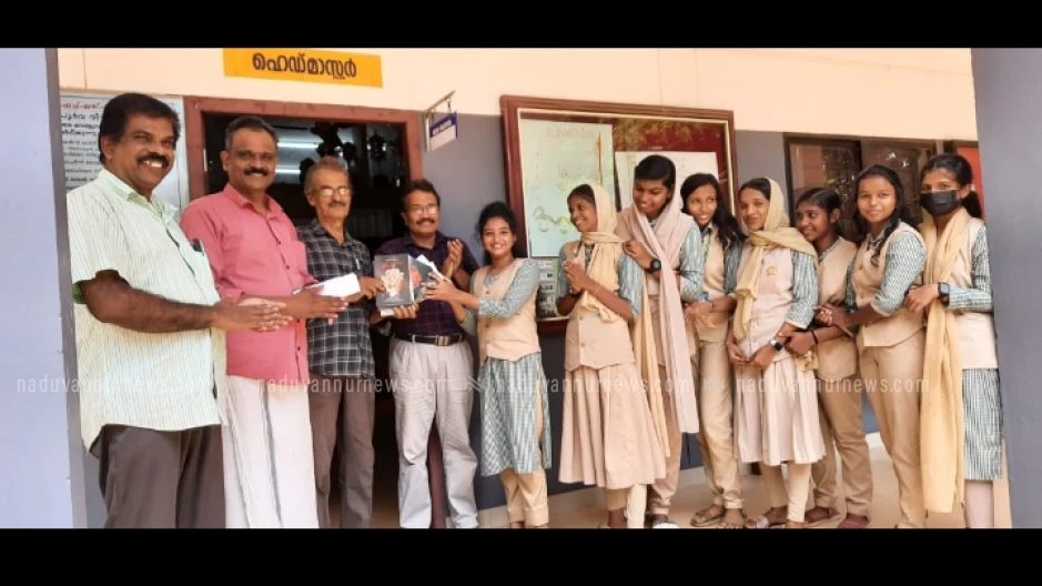  കഥാകൃത്ത് ഇബ്രാഹിം തിക്കോടിയുടെ വക പയ്യോളി ടി.എസ്.ജി.വി.എച്ച്.എസ്.എസിന് പുസ്തകങ്ങൾ