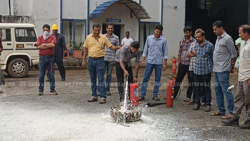 കക്കയം പവർഹൗസ് ജീവനക്കാർക്ക് സുരക്ഷാ ബോധവൽക്കരണ ക്ലാസ് നടത്തി