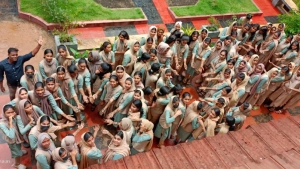 
                        മൈലാഞ്ചിക്കൈകൊട്ടിയും ഇശൽ പാടിയും പയ്യോളി ഹൈസ്കൂളിൽ മെഹന്തി ഫെസ്റ്റ്