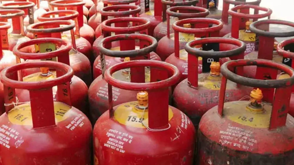പാചക വാതക വിലയില്‍ വന്‍ വര്‍ധനവ്; സിലിണ്ടറിന് 50 രൂപ വർധിപ്പിച്ചു