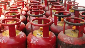 
                        പാചക വാതക വിലയില്‍ വന്‍ വര്‍ധനവ്; സിലിണ്ടറിന് 50 രൂപ വർധിപ്പിച്ചു