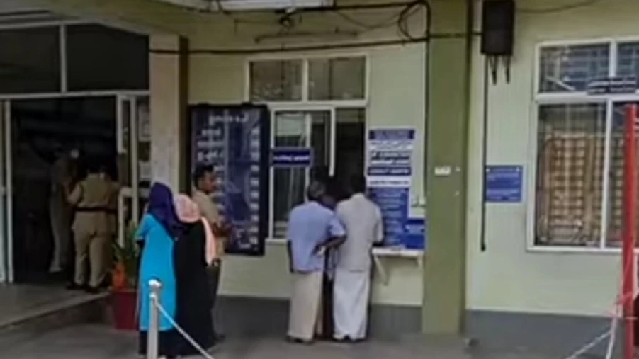  കാരയാട് എ.യു.പി. സ്കൂൾ വിദ്യാർഥികൾക്ക് തേനീച്ച കൂട്ടത്തിൻ്റെ ആക്രമണത്തിൽ പരിക്ക്