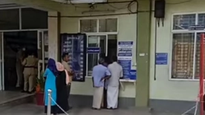 
                        കാരയാട് എ.യു.പി. സ്കൂൾ വിദ്യാർഥികൾക്ക് തേനീച്ച കൂട്ടത്തിൻ്റെ ആക്രമണത്തിൽ പരിക്ക്