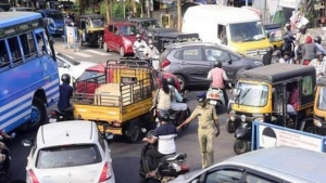 
                        ബാലുശ്ശേരി ടൗണിലെ ട്രാഫിക് പരിഷ്കരണം നടപ്പായില്ല യാത്രക്കാർക്കും വാഹനങ്ങൾക്കും ദുരിതം