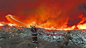 
                        ബ്രഹ്‌മപുരം തീപിടിത്തം; ജില്ലയിലെ വിദ്യാഭ്യാസ സ്ഥാപനങ്ങൾക്ക് നാളെയും മറ്റന്നാളും അവധി