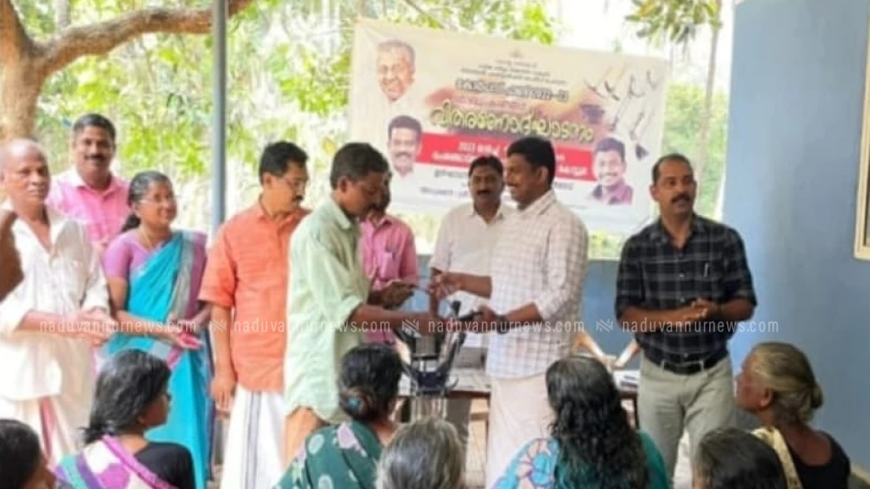 കോട്ടൂരിൽ പട്ടിക വർഗ്ഗ വിഭാഗത്തിനുള്ള തൊഴിൽ ഉപകരണങ്ങൾ വിതരണം ചെയ്തു