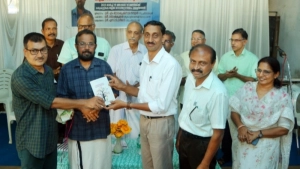 
                        ഗണിത ചിന്തനങ്ങളുടെ കുളിർമഴപ്പെഴ്ത്തുകൾ പ്രകാശനം ചെയ്തു