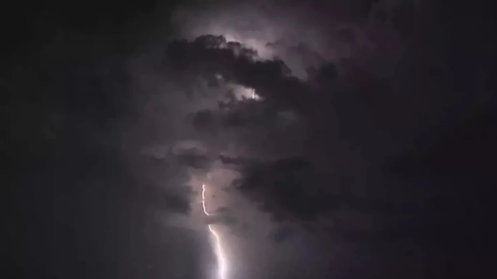 സംസ്ഥാനത്ത് ഇന്നും നാളെയും ഇടിയോടു കൂടിയ മഴയ്ക്ക് സാധ്യത