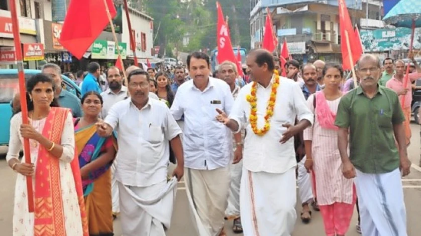  ആദിവാസി ക്ഷേമസമിതി വാഹനജാഥയ്ക്ക് ജില്ലയിൽ വിവിധ കേന്ദ്രങ്ങളിൽ സ്വീകരണം നൽകി