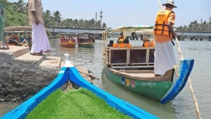 
                        ജലയാത്രകൾക്ക്‌ ഏർപ്പെടുത്തിയ വിലക്ക്‌ നീക്കി