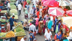 
                        കോഴിക്കോട് പാളയം പഴം-പച്ചക്കറി മാര്‍ക്കറ്റ്  മാറ്റുന്നതിനെതിരെ വ്യാപാരികളുടെ പ്രതിഷേധം