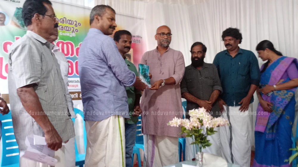  മാനവികതയുടെ അവസാന കാവൽക്കാരാണ് സാഹിത്യകാരൻമാർ