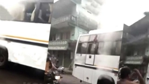 
                        തൊട്ടിൽപ്പാലത്ത് ഓടിക്കൊണ്ടിരിക്കുന്ന ബസിന് തീപ്പിടിച്ചു