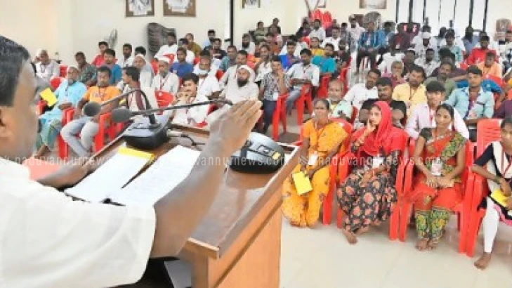 വഴിയോരക്കച്ചവടക്കാരായ അതിഥി തൊഴിലാളികളെ സംരക്ഷിക്കണം;വഴിയോരക്കച്ചവട തൊഴിലാളി ഫെഡറേഷൻ