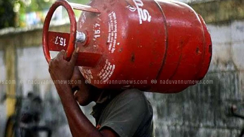  വാണിജ്യ പാചക വാതകത്തിന്റെ വില സിലിണ്ടറിന് 158 രൂപയായി കുറച്ചു