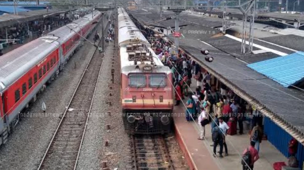 മദ്യലഹരിയിൽ ട്രെയിനിൽ പെൺകുട്ടിയോട് അപമര്യാദയായി പെരുമാറിയ മൂന്നു യുവാക്കളെ പിടികൂടി