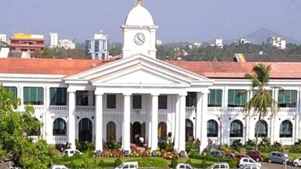 സെക്രട്ടേറിയേറ്റില്‍ മദ്യപിച്ച് ബഹളമുണ്ടാക്കിയ ജീവനക്കാരനെത്തിരെ കേസെടുത്ത് പൊലീസ്