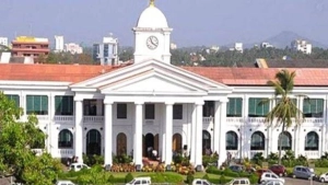 
                        സെക്രട്ടേറിയേറ്റില്‍ മദ്യപിച്ച് ബഹളമുണ്ടാക്കിയ ജീവനക്കാരനെത്തിരെ കേസെടുത്ത് പൊലീസ്