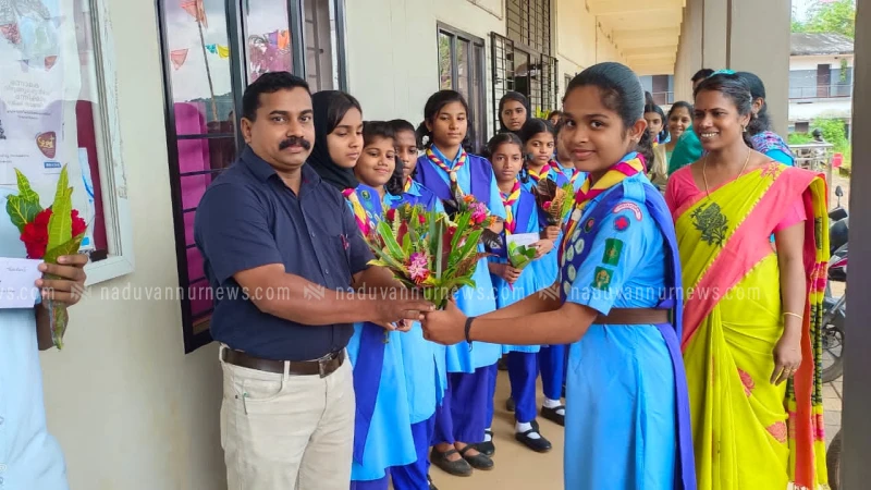 ആദ്യാക്ഷരം പകർന്നു നൽകുന്ന ഗുരുക്കന്മാർക്കായി ഒരു ദിനം; ജി.വി.എച്ച്.എസ്.എസ്. മേപ്പയൂരിൽ അധ്യാപകരെ ആദരിച്ചു